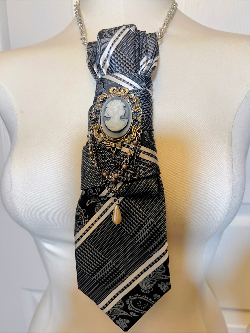 Black Cameo-Embellished Women's Neck Tie  Necklace